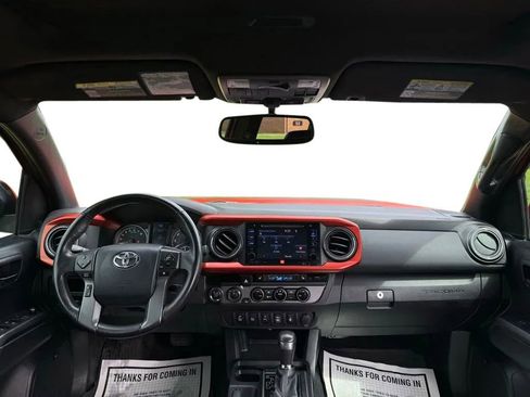 Used 2017 Toyota Tacoma TRD Off-Road AWD/4WD image 32