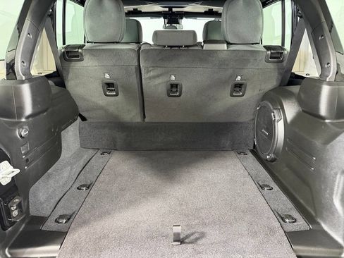 Used 2024 Jeep Wrangler Unlimited w/ Technology Group AWD/4WD image 33