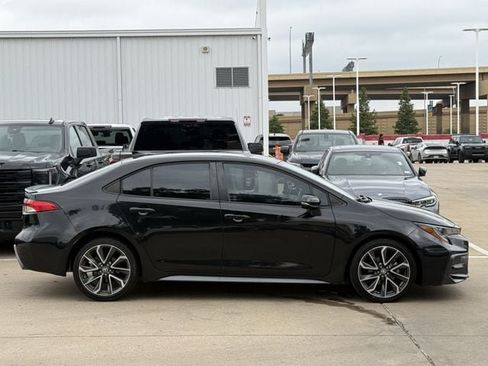 Used 2020 Toyota Corolla SE FWD image 3