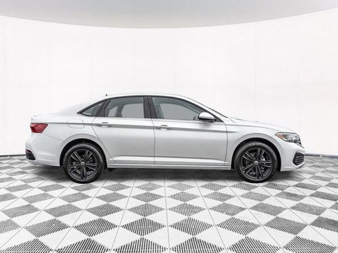 Used 2023 Volkswagen Jetta SE w/ Panoramic Sunroof Package FWD image 11