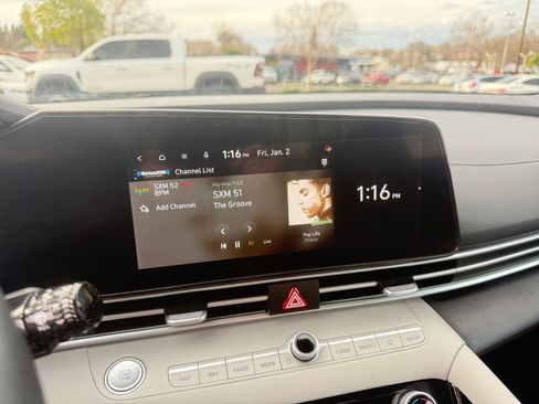 Used 2025 Hyundai Elantra Limited image 21