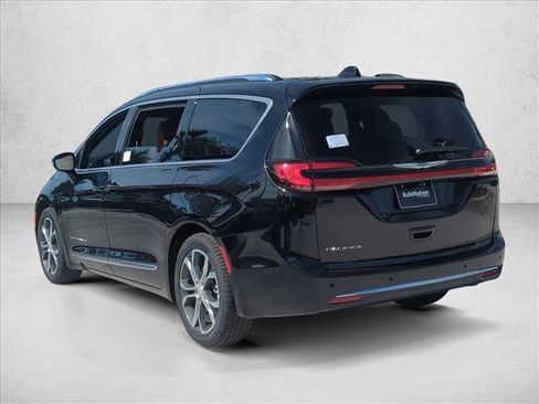 New 2026 Chrysler Pacifica Pinnacle image 9