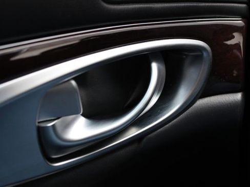 Used 2015 INFINITI Q70 3.7 RWD image 8