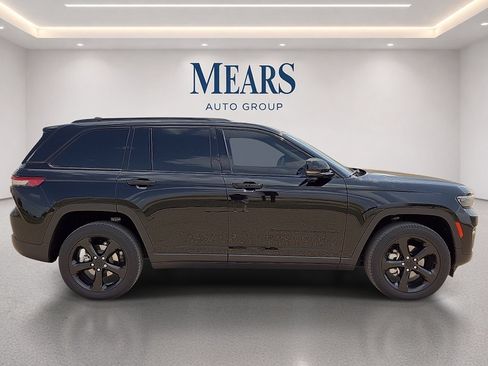 Used 2023 Jeep Grand Cherokee Limited w/ Black Appearance Package RWD image 6