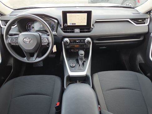 Used 2024 Toyota RAV4 LE image 29