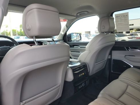 Used 2022 Jeep Wagoneer Series II AWD/4WD image 18