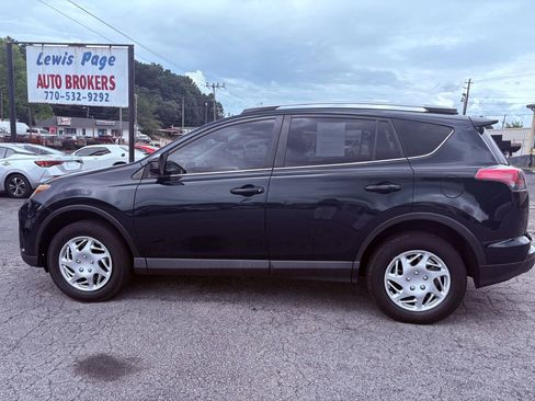 Used 2018 Toyota RAV4 LE FWD image 2