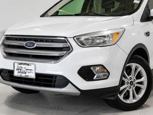 Used 2017 Ford Escape SE FWD image 2