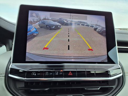 Used 2022 Jeep Compass Limited image 7