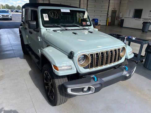 Used 2024 Jeep Wrangler Unlimited Sahara w/ Technology Group AWD/4WD image 1