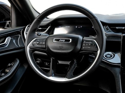 Used 2023 Jeep Grand Cherokee L Laredo image 19