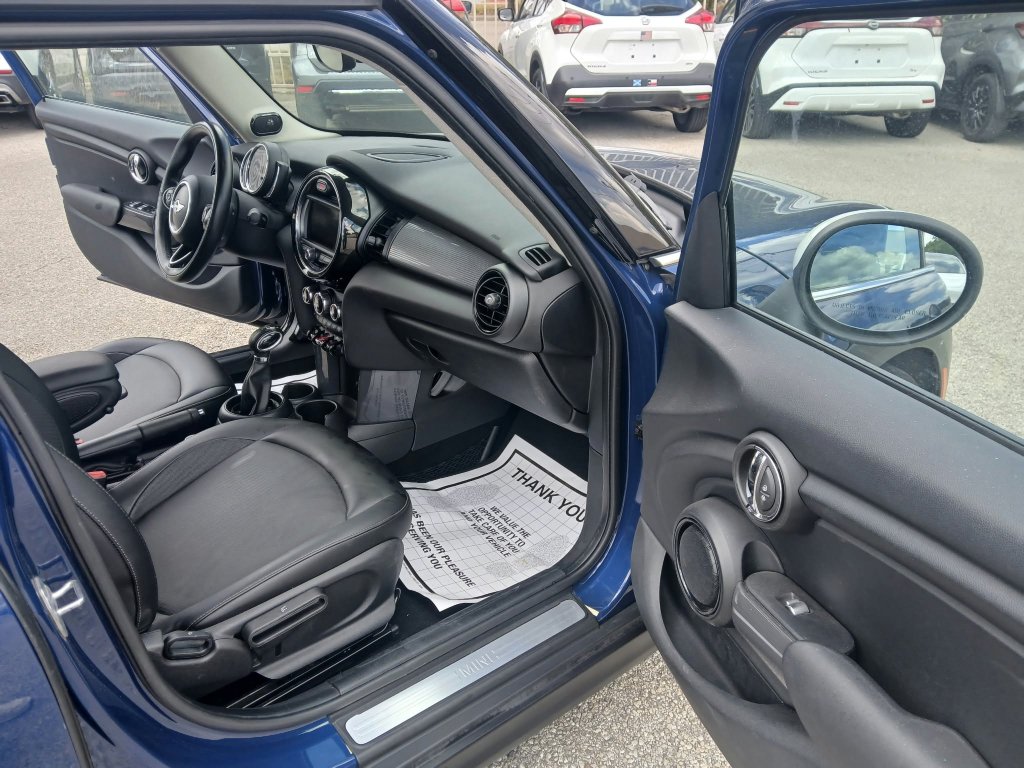 Used 2018 MINI Cooper 4-Door Hardtop FWD image 10