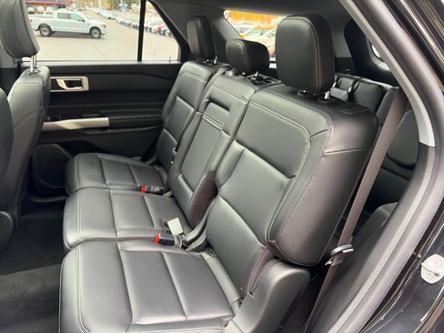 Used 2022 Ford Explorer XLT AWD/4WD image 13