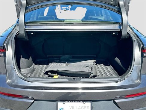 Used 2023 Toyota Crown Limited image 25