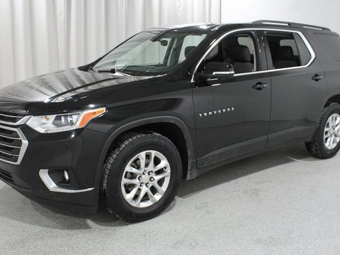 Used 2020 Chevrolet Traverse LT image 3