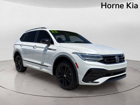 Used 2022 Volkswagen Tiguan SE R-Line AWD/4WD image 2