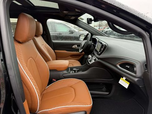 New 2026 Chrysler Pacifica Pinnacle AWD/4WD image 15