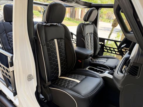 Used 2026 Jeep Wrangler Sahara AWD/4WD image 19