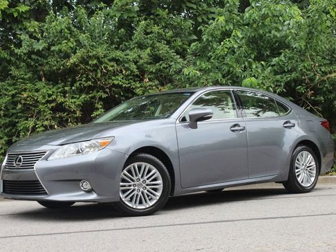Used 2015 Lexus ES 350 w/ Luxury Package FWD image 9
