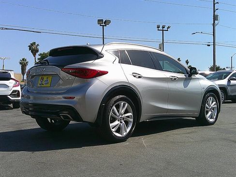 Used 2019 INFINITI QX30 w/ Cargo Package FWD image 6