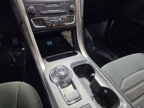 Used 2019 Ford Fusion SE image 30