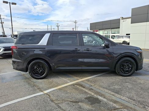 Used 2025 Kia Carnival image 8