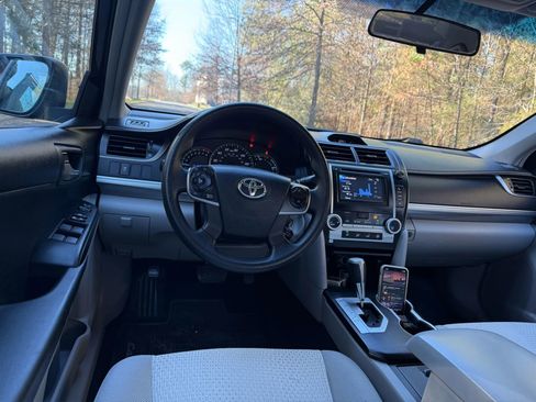 Used 2012 Toyota Camry LE image 9