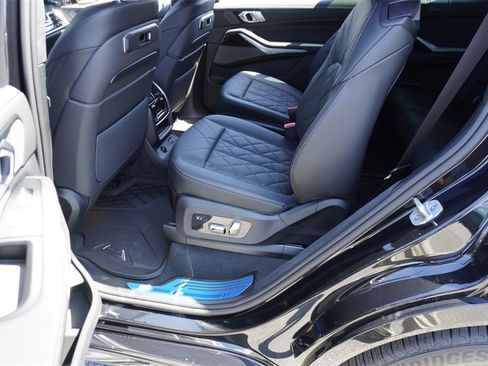 New 2025 BMW X7 xDrive40i w/ M Sport Package image 21