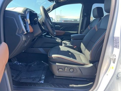 Used 2025 GMC Canyon AT4 w/ Nightfall Edition image 9