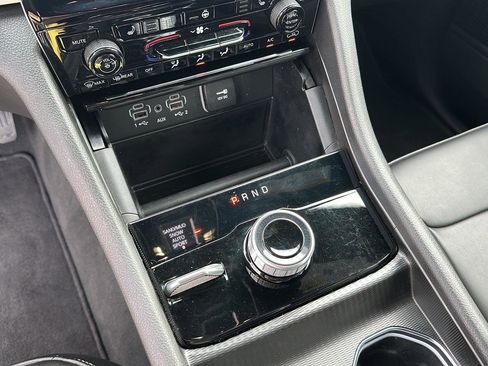 Used 2024 Jeep Grand Cherokee L Limited AWD/4WD image 18