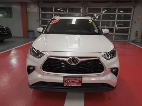 Used 2023 Toyota Highlander XLE image 7