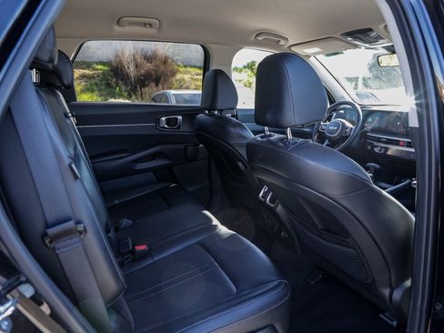 Used 2024 Kia Sorento S image 22