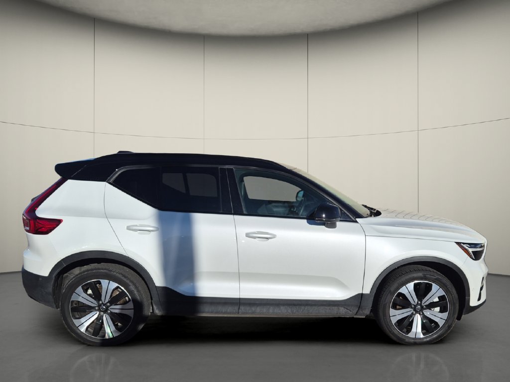 Used 2023 Volvo XC40 Recharge Plus w/ Protection Package Premier AWD/4WD image 8