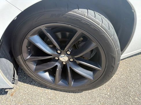 Used 2019 Dodge Charger SXT RWD image 3