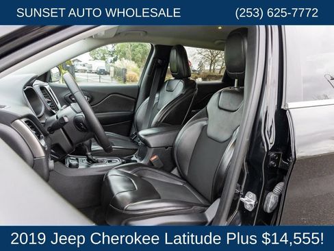 Used 2019 Jeep Cherokee Latitude Plus AWD/4WD image 39