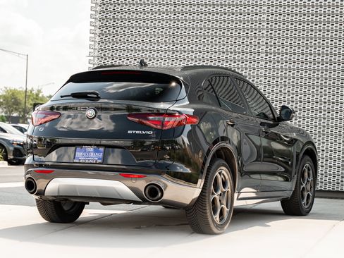 Used 2022 Alfa Romeo Stelvio Ti AWD/4WD image 4