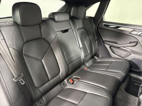 Certified 2023 Porsche Macan AWD/4WD image 22