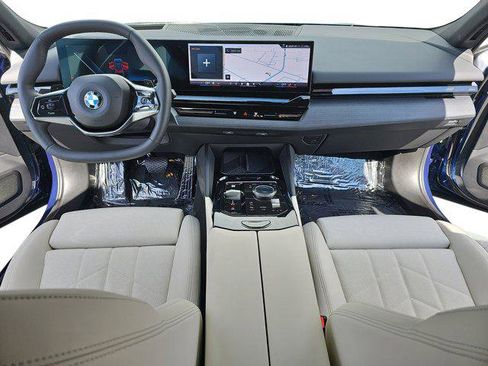 Used 2024 BMW 530i w/ Premium Package image 9