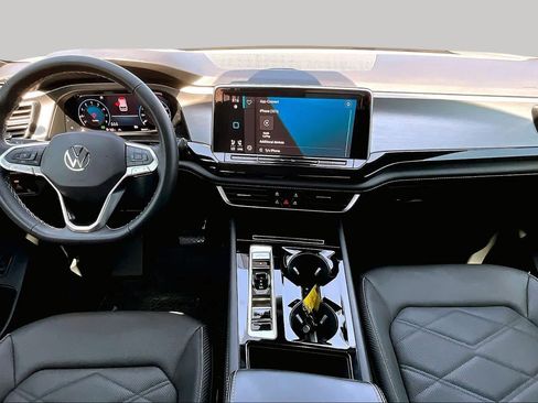 Used 2025 Volkswagen Atlas Cross Sport SE FWD image 16