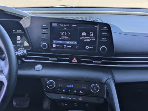 Used 2023 Hyundai Elantra SEL FWD image 18