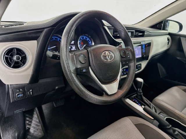 Used 2018 Toyota Corolla LE FWD image 19
