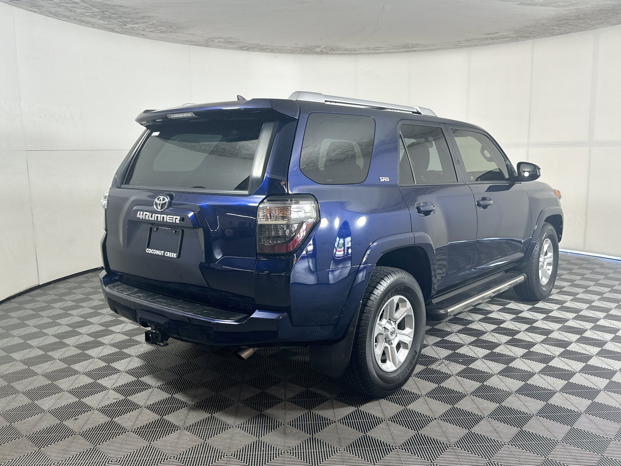 Used 2015 Toyota 4Runner SR5 RWD image 3