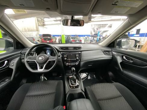 Used 2017 Nissan Rogue SV AWD/4WD image 26