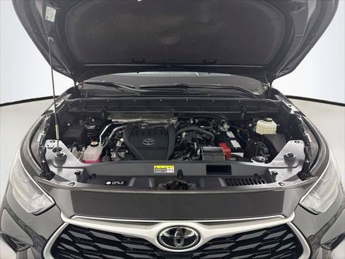 Certified 2024 Toyota Highlander XLE AWD/4WD image 32
