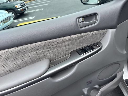 Used 2010 Toyota Sienna LE FWD image 13