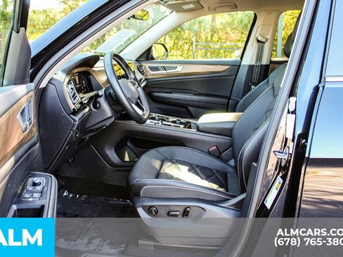 Used 2025 Volkswagen Atlas SE image 17