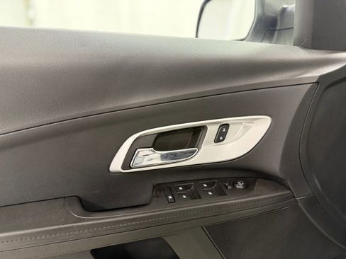 Used 2017 Chevrolet Equinox LS image 12