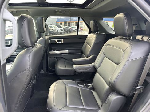 Used 2024 Ford Explorer XLT w/ Equipment Group 202A AWD/4WD image 7