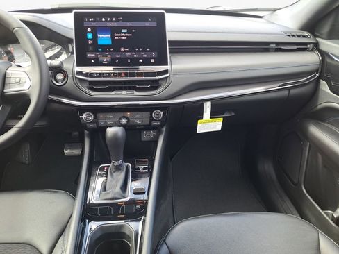 New 2026 Jeep Compass Latitude image 3