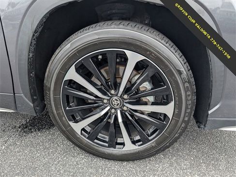 Used 2021 Toyota Highlander XSE image 11